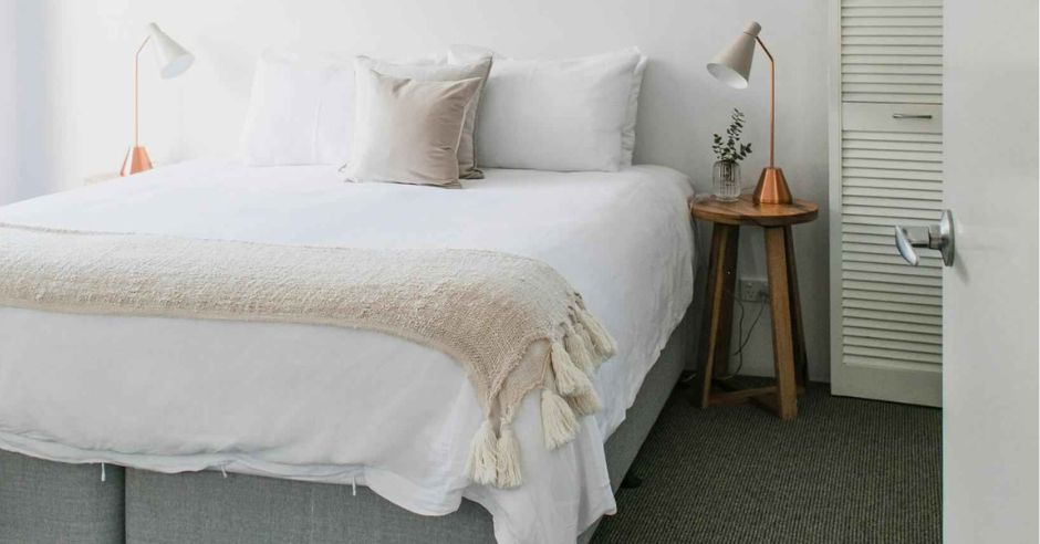 TOP ponuky pre manželskú posteľ s matracom a úložným priestorom