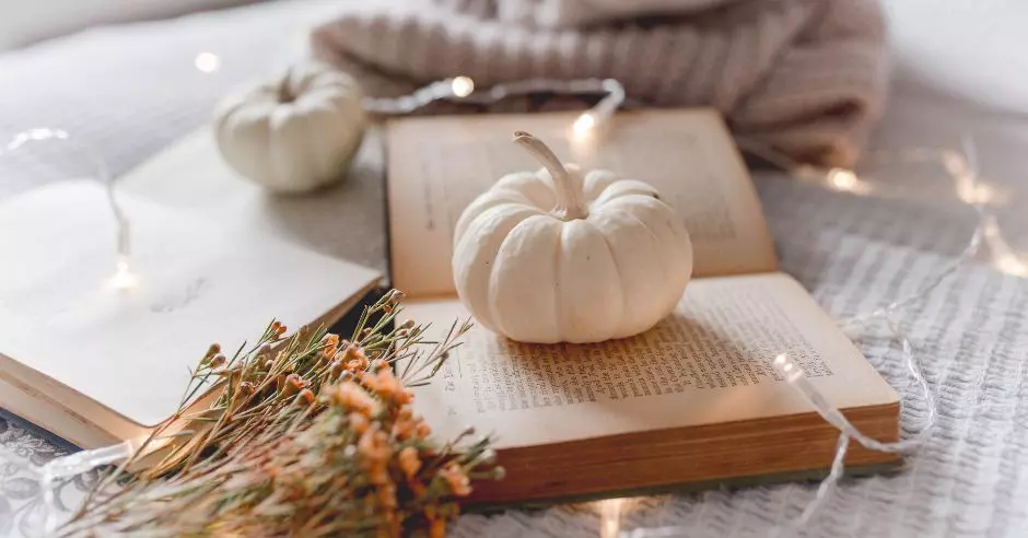 jesenne-dekoracie-kniha-tekvica-deka