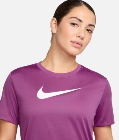 žena v tričku z e-shopu D-Sport