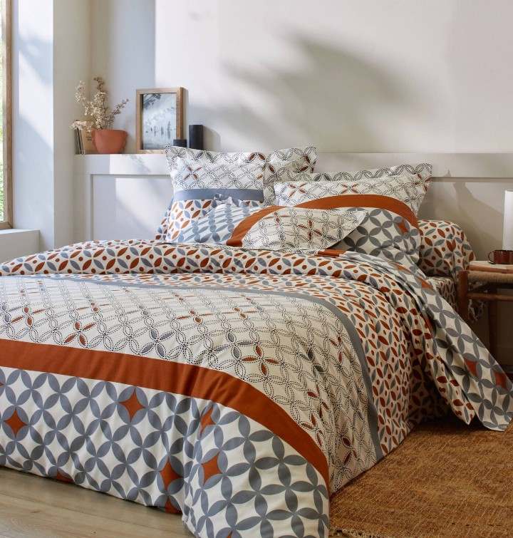 posteľná bielizeň s geometrickým vzorom