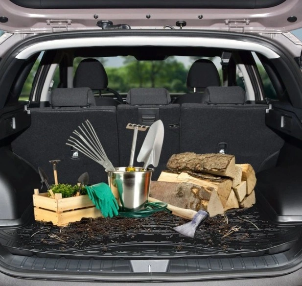 gumová vanička v kufri auta