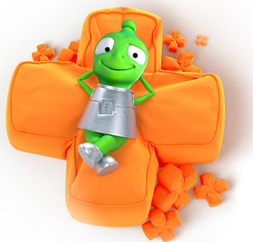 Zelený maskot e-shopu ležiaci na oranžovom znamienku plus