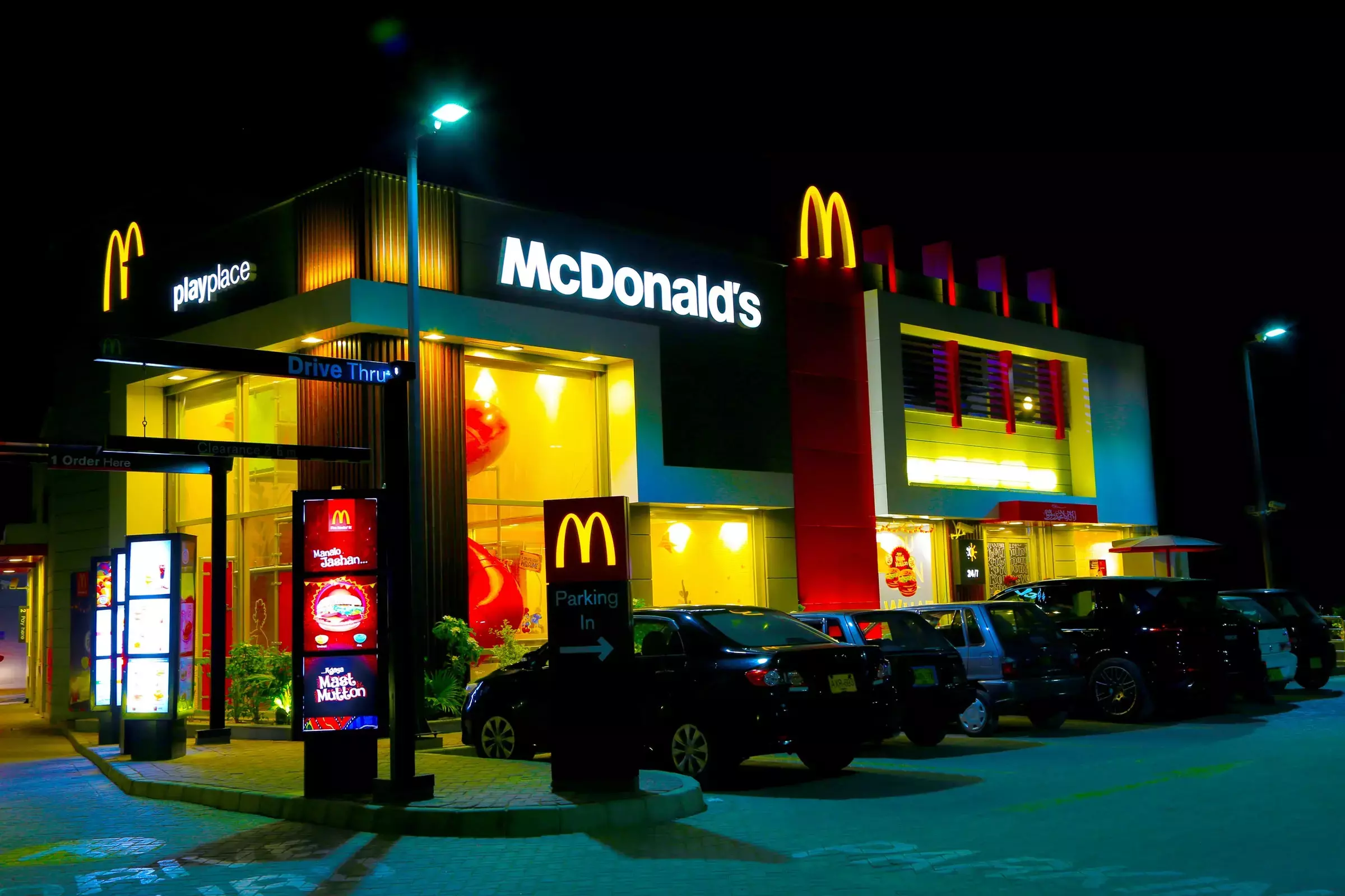 McDonald’s - restauracia v noci