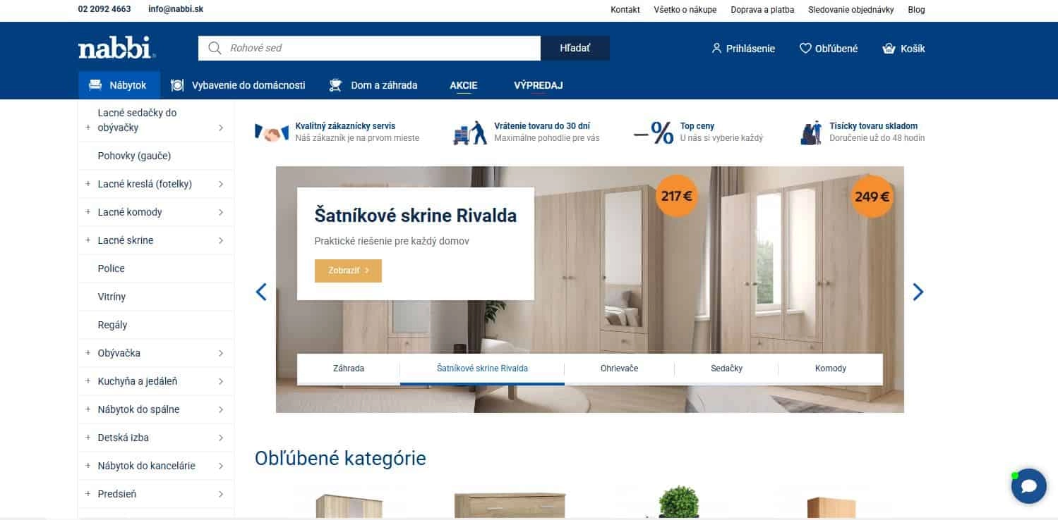 Nabbi homepage, s drevenými šatníkovými skriňami