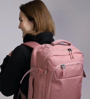 žena s cestovnou taškou z e-shopu Bagalio