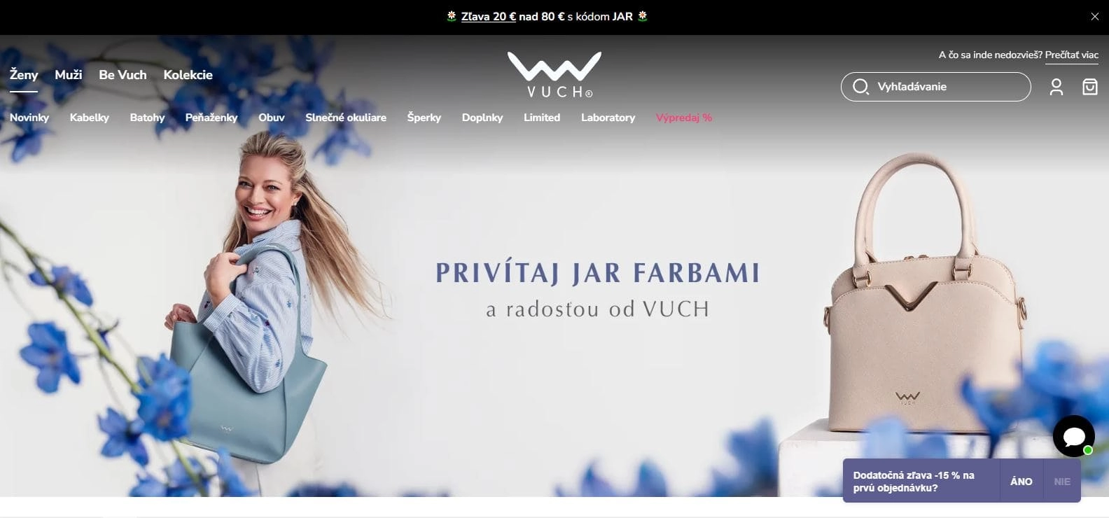 homepage e-shopu Vuch, kde je naľavo žena s modrou kabelkou napravo béžová kabelka