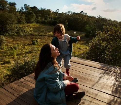 mama s dieťaťom v prírode