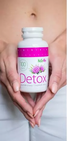 ketomix - tablety na detox v rukach zeny