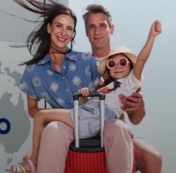 rodina s kufrom, AXA Assistance