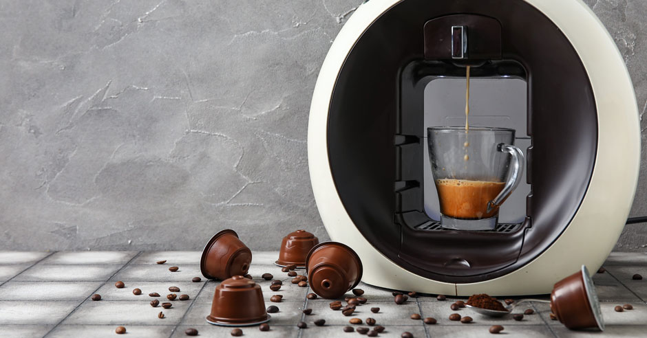 kávovar Espresso Krups KP5002 pripravuje kávu kapsule