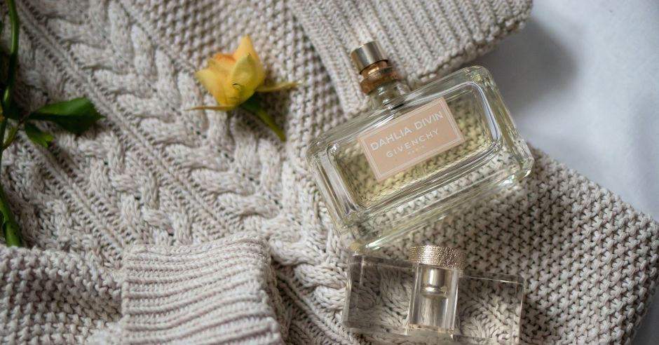 sveter-parfum-kvet