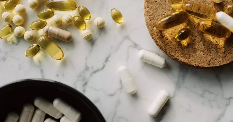 tabletky-vyzivove-doplnky-vitaminy