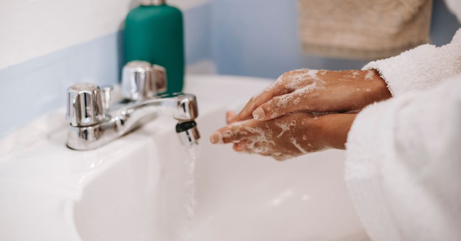 umyvanie-ruk-mydlom