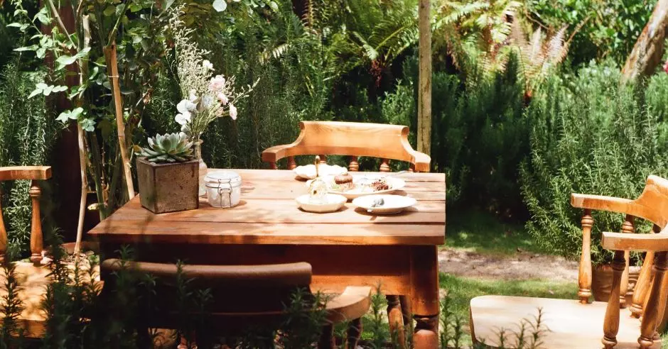 zahrada-stol-stolicky