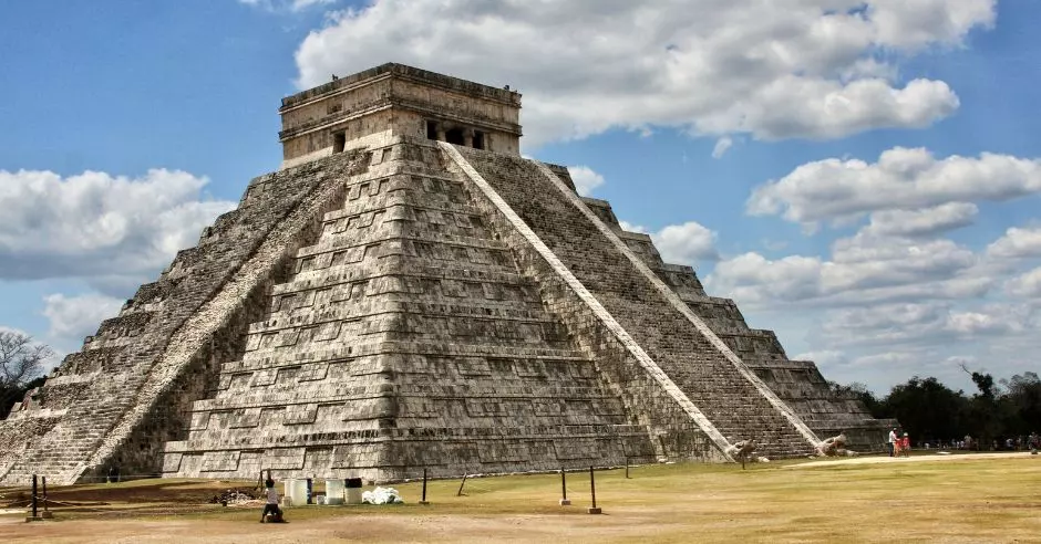 pyramida-chichen-itza-mexiko